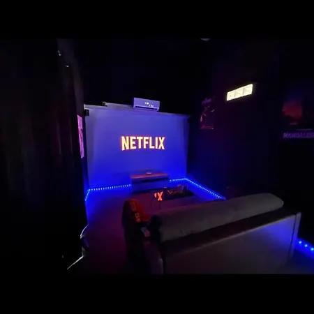 Instant Cinéma-détente Et Romantisme Sedán