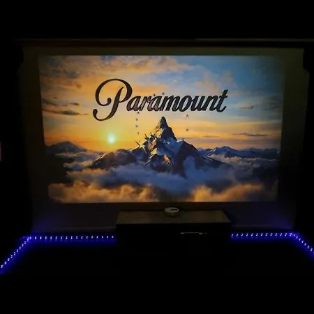 Instant Cinéma-détente Et Romantisme Sedan