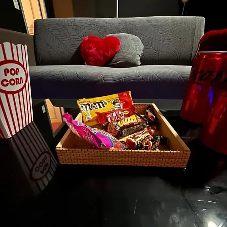 Instant Cinéma-détente Et Romantisme *