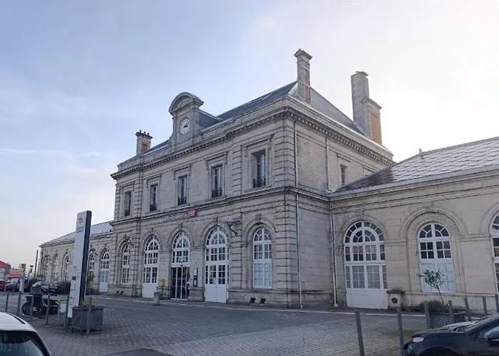 Instant Cinema-detente Et Romantisme Apartment Sedan