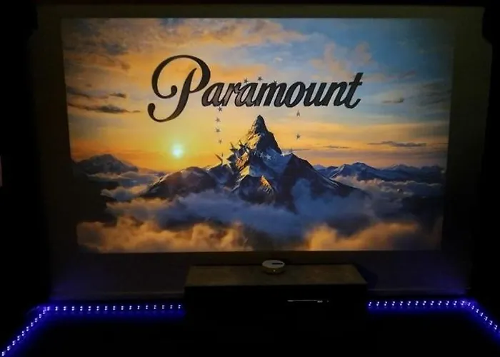 Instant Cinema-detente Et Romantisme Sedan